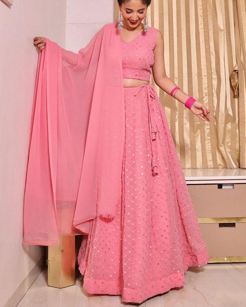 Lehenga choli with floral motifs, Lehenga choli with thread work, Lehenga choli with hand-painted designs, Lehenga choli with brocade fabric, Lehenga choli with velvet fabric, Lehenga choli with net fabric, Indian traditional wear, Ethnic attire, Indian bridal outfit, Lehenga with heavy embroidery